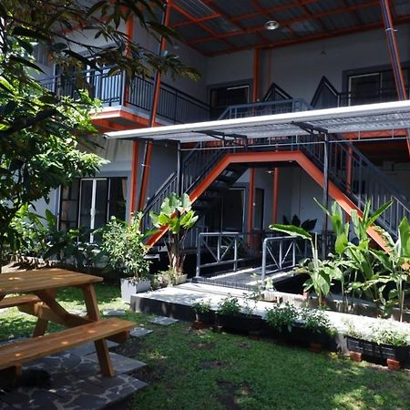 Ndalem Sorogenen Guesthouse Yogyakarta Exterior foto