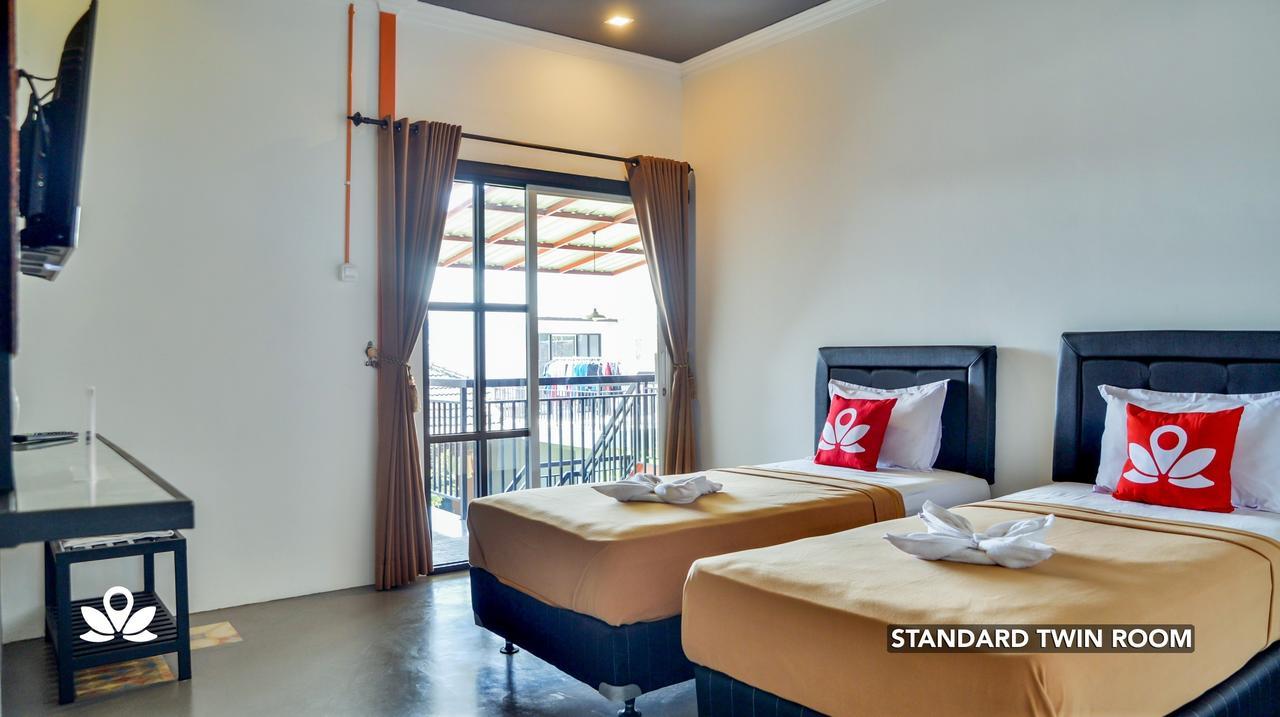 Ndalem Sorogenen Guesthouse Yogyakarta Exterior foto